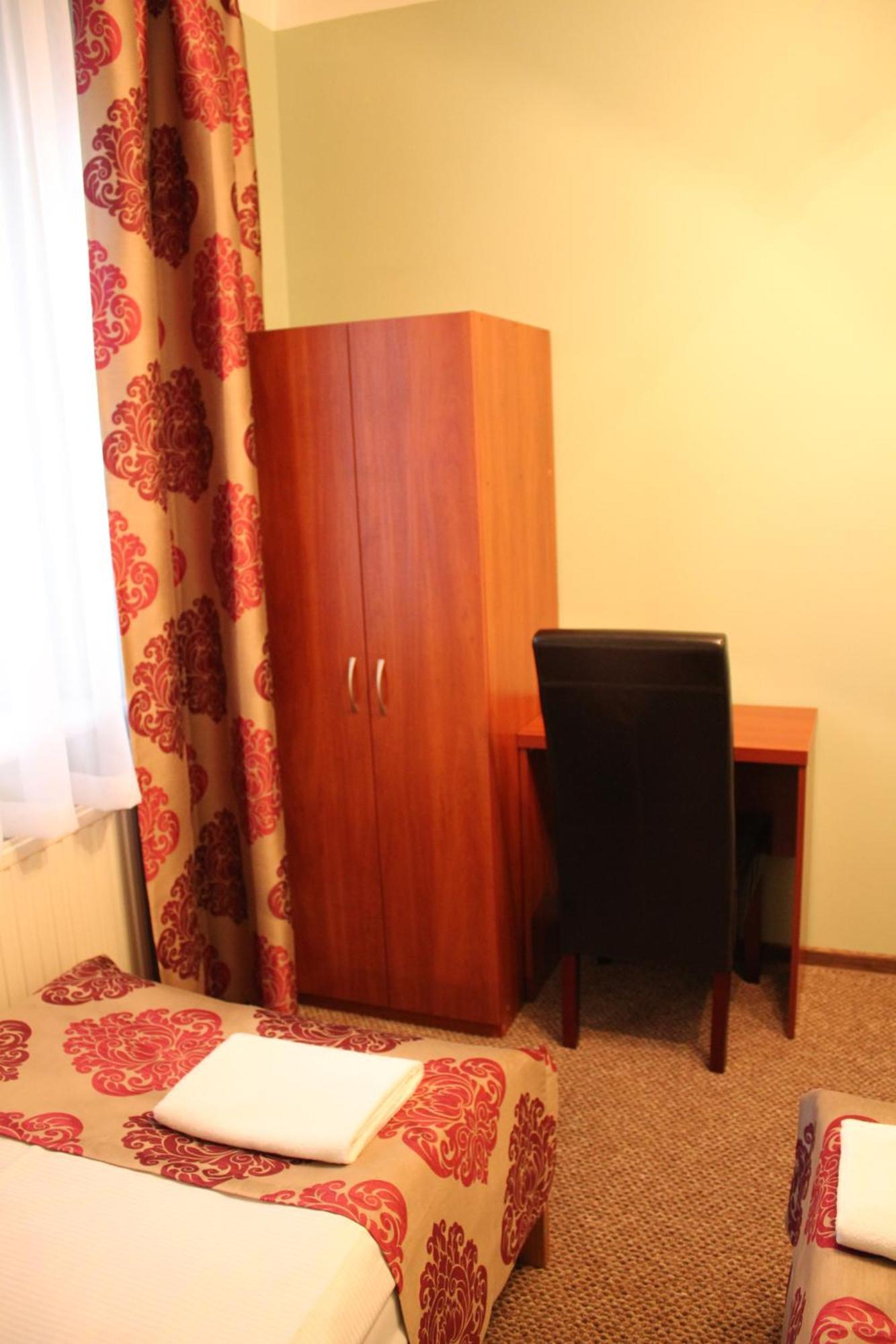 Bialy Dom Hostel *